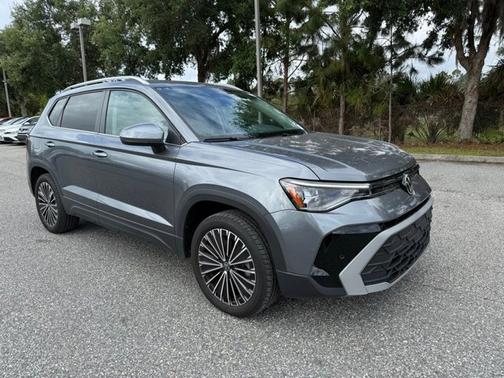 Platinum Gray Metallic 2025 Volkswagen Taos SE