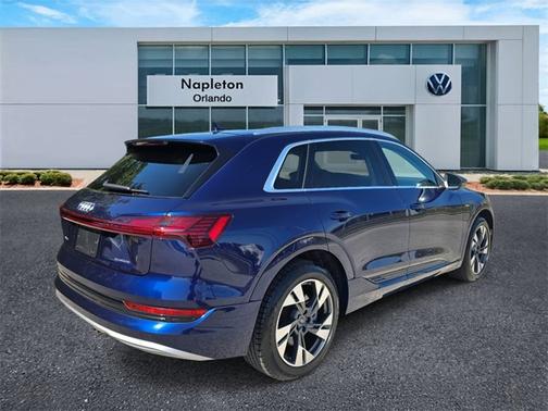 2021 Audi e-tron Premium Plus