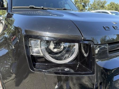 2023 Land Rover Defender X-Dynamic SE