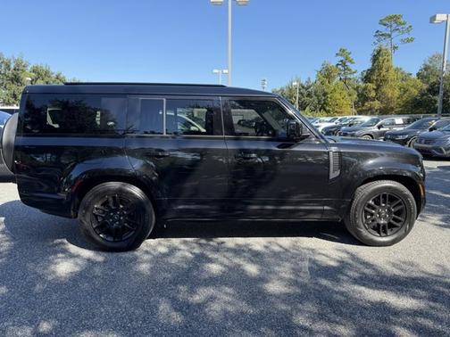 2023 Land Rover Defender X-Dynamic SE