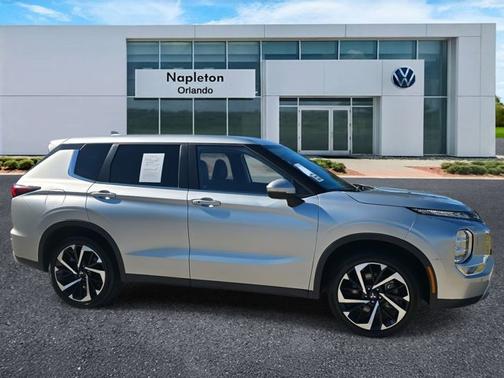 2023 Mitsubishi Outlander SE