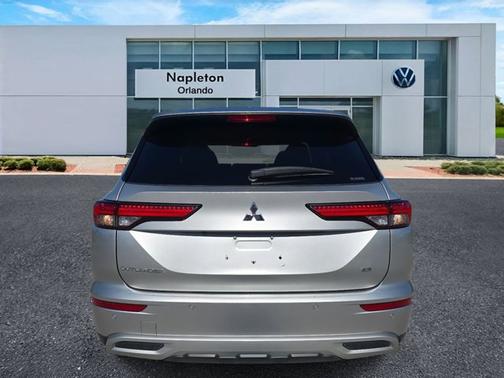 2023 Mitsubishi Outlander SE