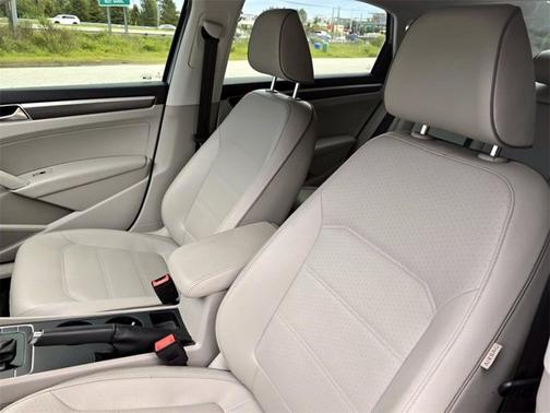 2018 Volkswagen Passat 2.0T R-Line