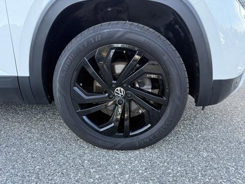 2022 Volkswagen Atlas 2.0T SE w/Technology