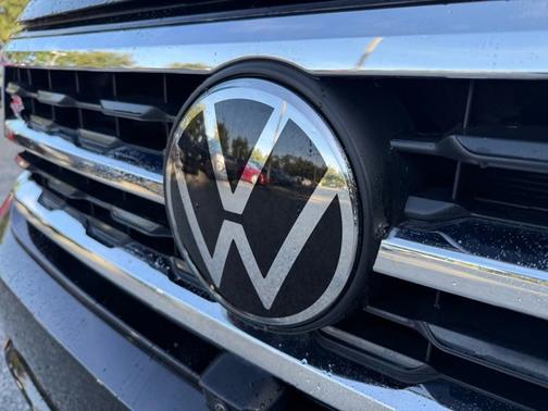 Black 2023 Volkswagen Atlas 3.6L V6 SEL Premium R-Line