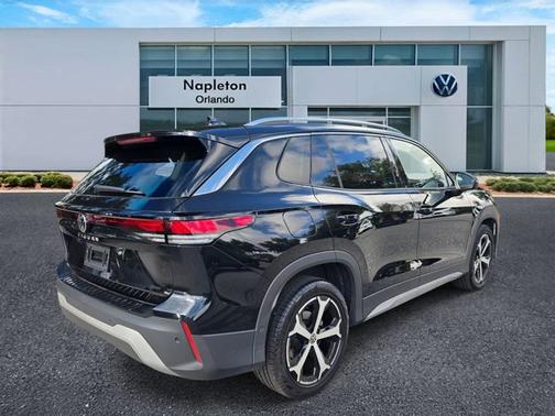 Deep Black 2025 Volkswagen Tiguan SE