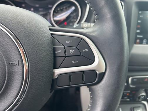 2018 Jeep Compass Latitude w/Sun/Wheel Pkg