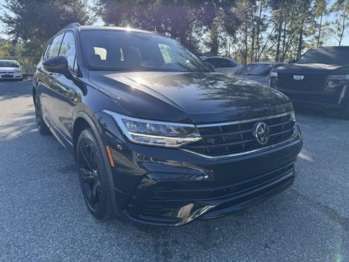 2023 Volkswagen Tiguan SE R-Line Black