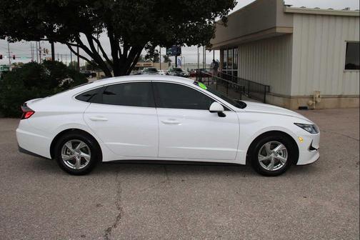 2022 Hyundai SONATA SE