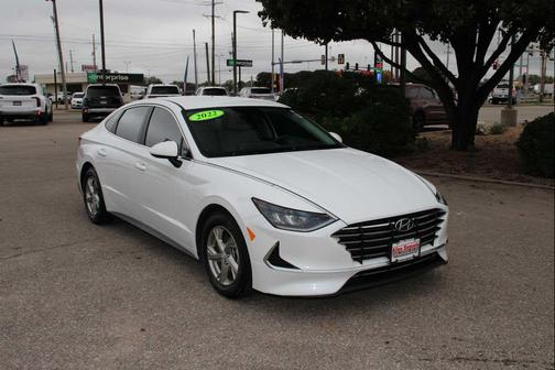 2022 Hyundai SONATA SE