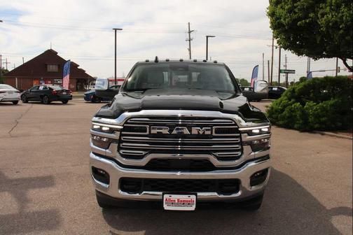 2025 RAM 3500 Laramie Crew Cab 4x4 8' Box