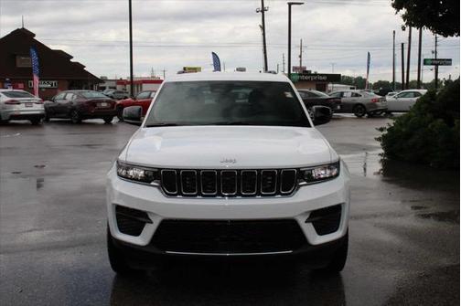 2025 Jeep Grand Cherokee Laredo