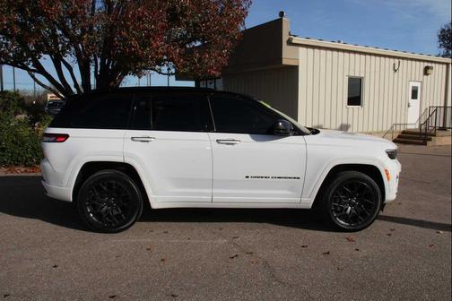 2025 Jeep Grand Cherokee Summit