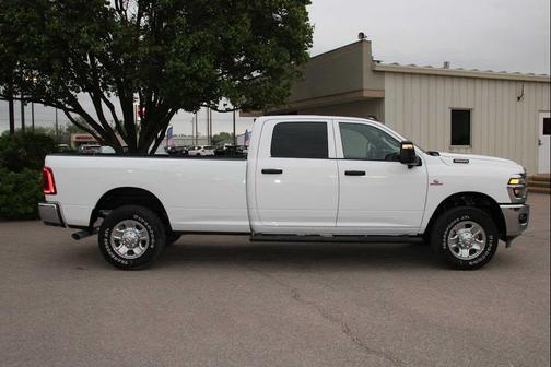 2025 RAM 3500 Tradesman Crew Cab 4x4 8' Box