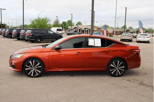 2022 Nissan Altima SR FWD