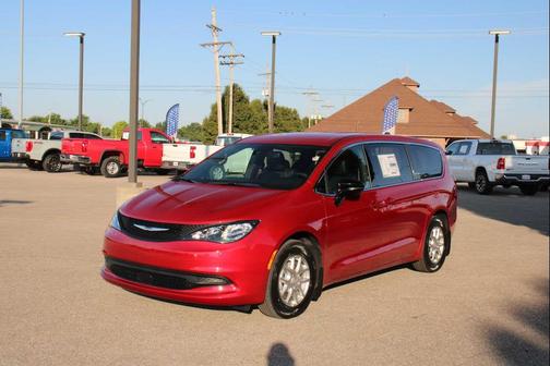2025 Chrysler Voyager LX