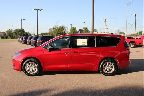 2025 Chrysler Voyager LX