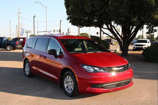 2025 Chrysler Voyager LX