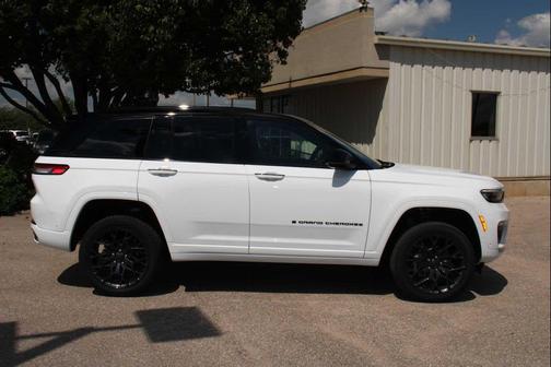 2025 Jeep Grand Cherokee Summit