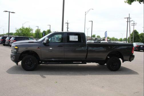2025 RAM 2500 Tradesman Crew Cab 4x4 8' Box