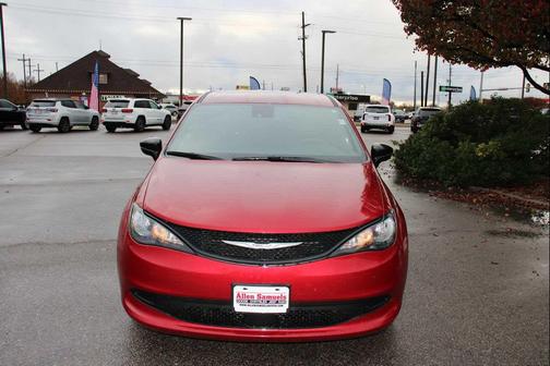 2025 Chrysler Voyager LX