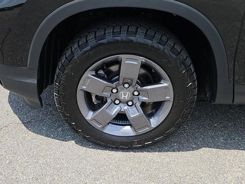 Crystal Black Pearl 2025 Honda Ridgeline TrailSport