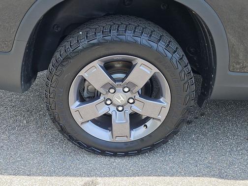 Crystal Black Pearl 2025 Honda Ridgeline TrailSport