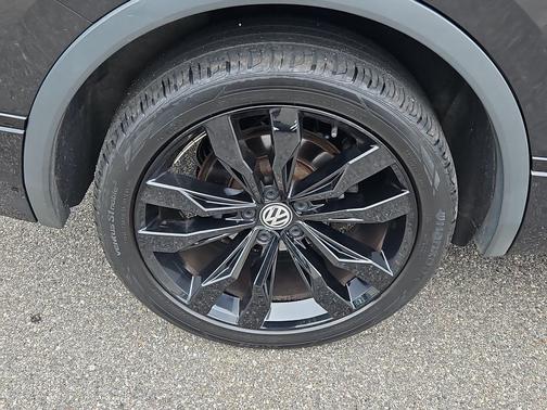 Deep Black 2021 Volkswagen Tiguan 2.0T SE R-Line Black 4MOTION