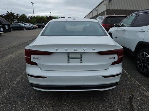 2024 Volvo S60 B5 Core Dark Theme