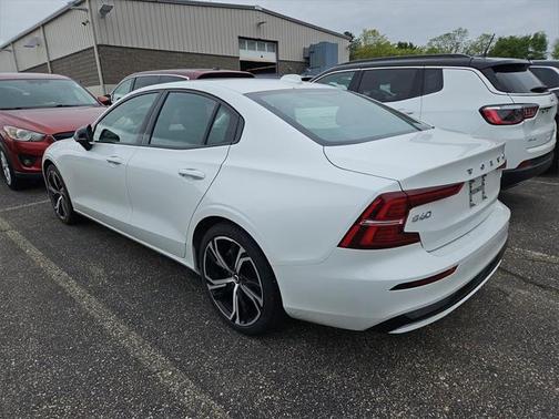 2024 Volvo S60 B5 Core Dark Theme