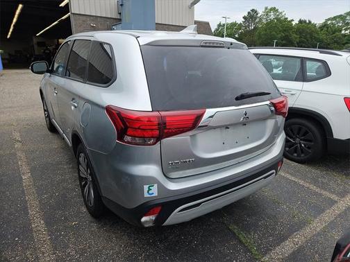 2020 Mitsubishi Outlander SE