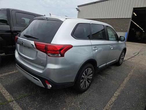2020 Mitsubishi Outlander SE