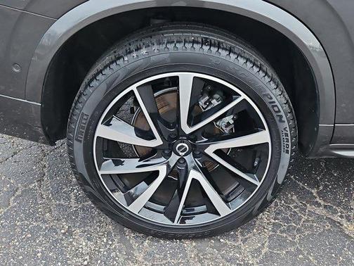 2024 Volvo XC90 B5 Plus Bright Theme