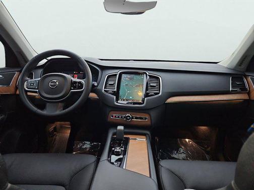 2024 Volvo XC90 B5 Plus Bright Theme