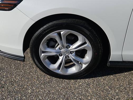 Platinum White Pearl 2025 Honda Accord LX 1.5T