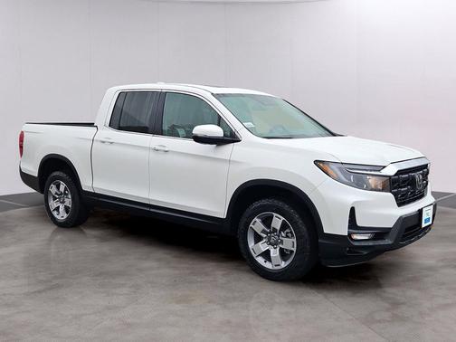 Platinum White 2026 Honda Ridgeline RTL