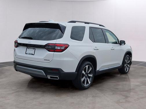 Platinum White Pearl 2024 Honda Pilot Touring 8-Passenger