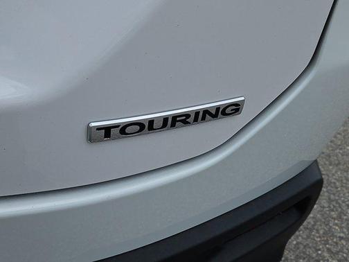 Platinum White Pearl 2024 Honda Pilot Touring 8-Passenger