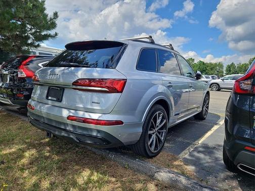 2021 Audi Q7 55 Premium Plus