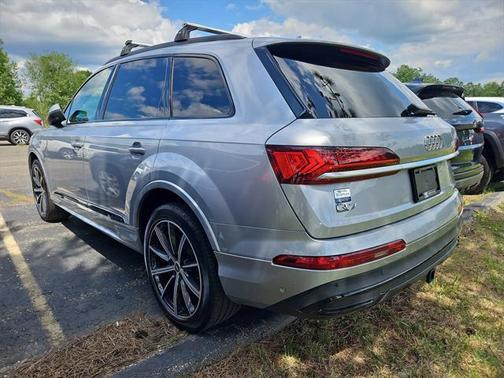 2021 Audi Q7 55 Premium Plus