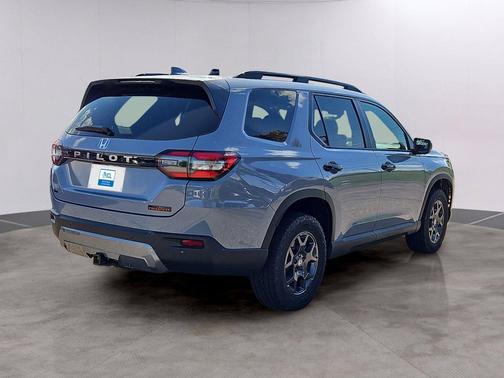 Sonic Gray Pearl 2026 Honda Pilot TrailSport