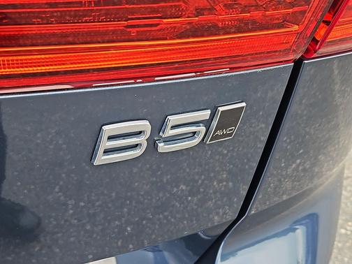 Denim Blue Metallic 2024 Volvo XC60 B5 Plus Dark Theme