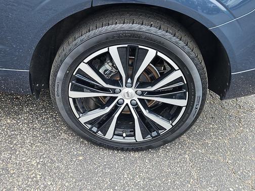 Denim Blue Metallic 2024 Volvo XC60 B5 Plus Dark Theme