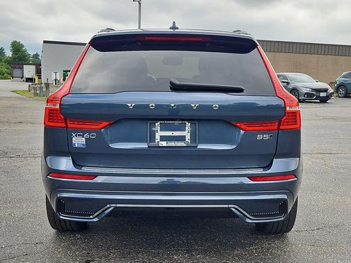 Denim Blue Metallic 2024 Volvo XC60 B5 Plus Dark Theme