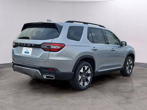 Solar Silver Metallic 2026 Honda Pilot Touring 8-Passenger