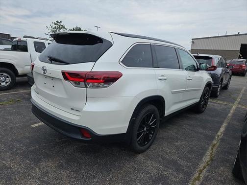 2019 Toyota Highlander SE