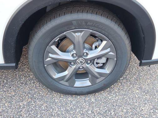 Platinum White Pearl 2026 Honda HR-V LX