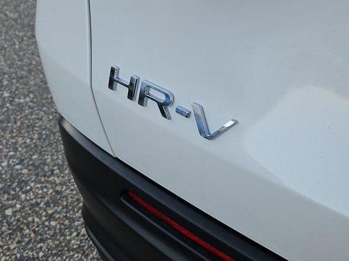 Platinum White Pearl 2026 Honda HR-V LX