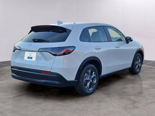 Platinum White Pearl 2026 Honda HR-V LX