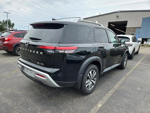 2022 Nissan Pathfinder SL 4WD